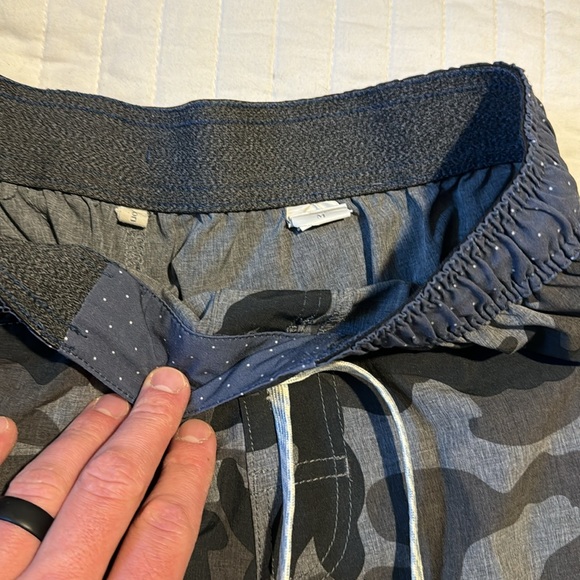 Vuori- Banks Short Camo Medium - Picture 3 of 4